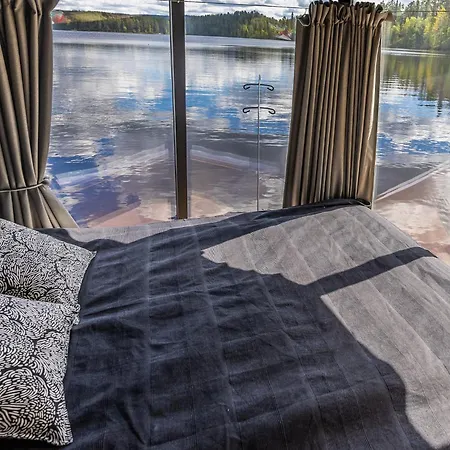 Båthotell Aurorahut Pytkyn Iglu